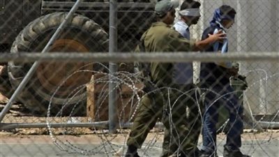 المعتقلون الفلسطينيون في السجون الإسرائيلية يضربون عن الطعام غدا الاثنين