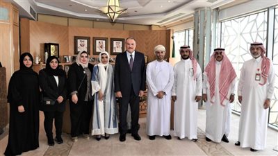 سفير المملكة لدى مصر يلتقي وفدًا من جمعية المراكز الطبية 