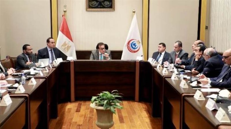 اجتماع وزير الصحة