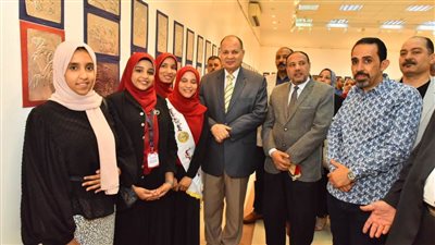 محافظ أسيوط ونائب رئيس جامعة الأزهر يفتتحان معرض 