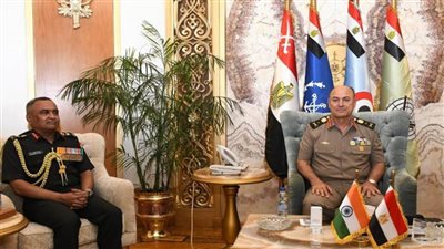 رئيس أركان القوات المسلحة يبحث مع قائد الجيش الهندي سبل دعم علاقات التعاون العسكري