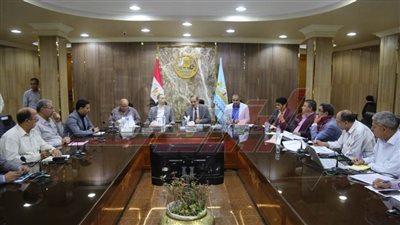 محافظ كفر الشيخ يناقش الخطة الاستثمارية ونسب تنفيذ المشروعات الجديدة