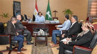 محافظ الشرقية يلتقي مدير برنامج تدريب الشباب الخريجين 