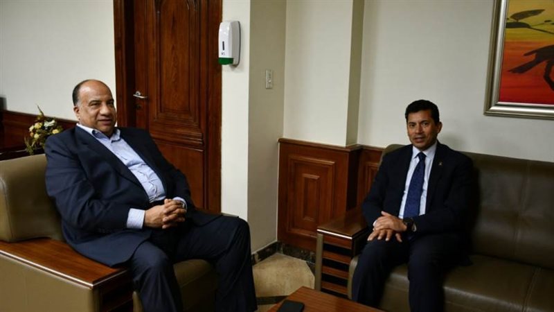 د. أشرف صبحى مع محمد