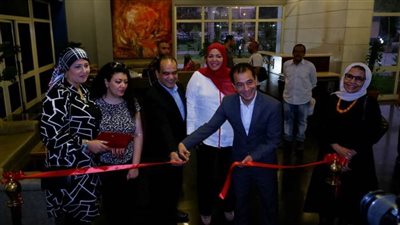 «رئيس قصور الثقافة» يفتتح معرض 