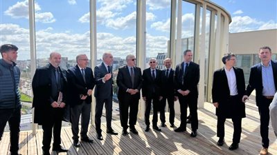 وزير التعليم العالي يتفقد موقع بناء 