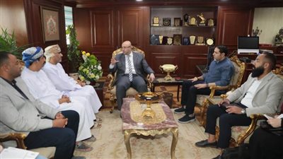  محافظ بني سويف يبحث إقامة مشروعات في الطاقة الشمسية وتدوير المخلفات