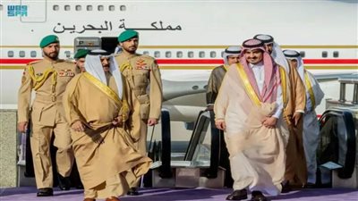 ملك البحرين يصل جدة للمشاركة في القمة العربية الـ32