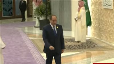 وصول الرئيس السيسي إلى مقر انعقاد القمة العربية الـ32 بالمملكة العربية السعودية