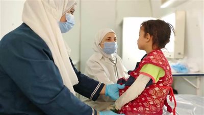 تقديم الخدمات الطبية لـ1808حالات خلال أعمال قافلة طبية بقرية الأمل بالمنيا