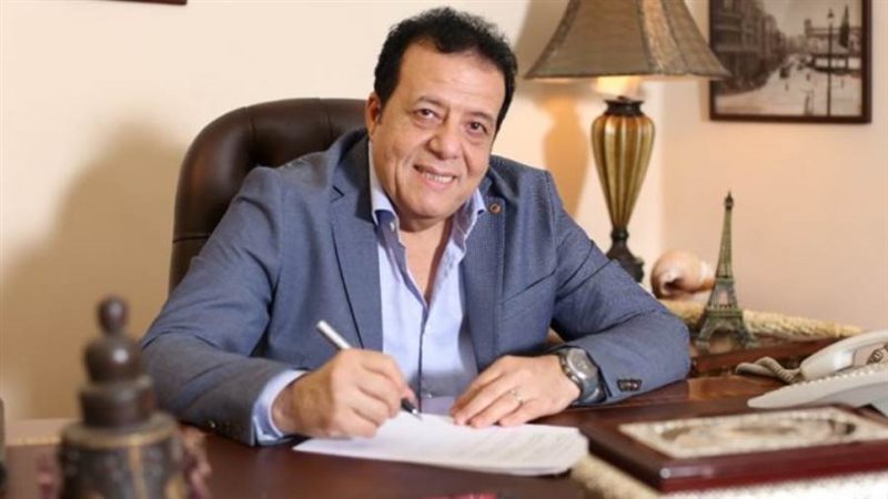 الدكتور عاطف عبد