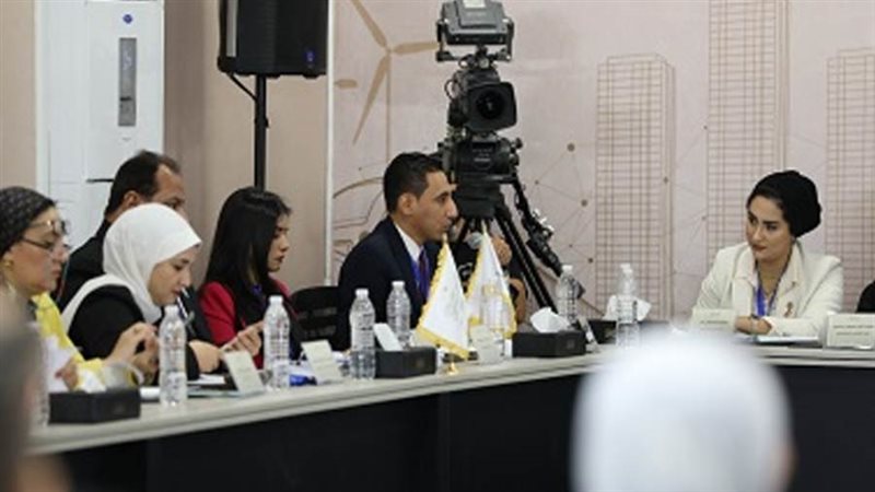 الجلسة النقاشية بالمحور