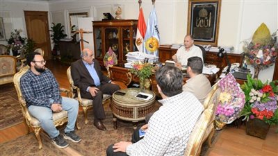 محافظ أسيوط يلتقي مسئولي شركة المقاولون لمناقشة الموقف التنفيذي لمشروعاتها