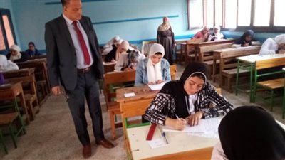 بحيري يتابع بدء الامتحانات العملية والمعملية لطلاب شهادة الدبلومات الفنية  بالإسماعيلية 