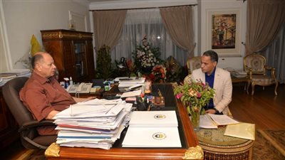 محافظ أسيوط يوافق على 146 طلب أجازة و966 طلب تجديد انتداب لبعض العاملين بمديرية التعليم