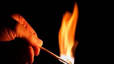 عاجل| جريمة بشعة.. يشعل النيران في زوجته بسبب 