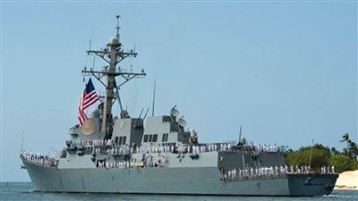 البحرية الإيرانية ترصد مدمرة أمريكية في مضيق هرمز 