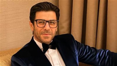 إياد نصار يخوض تجربة «الكتاب الصوتي» مع أحلام مستغانمي