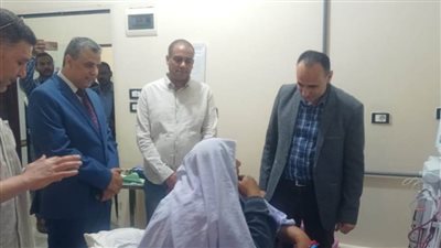 وكيل وزارة الصحة بالبحيرة يتفقد وحدة غسيل الكلى بقرية أحمد عرابي بالتحرير