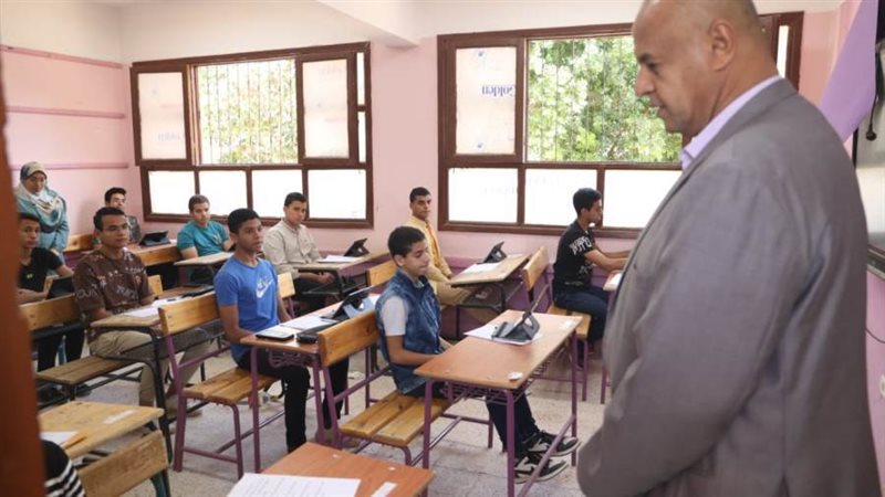 مدير الاداره التعليميه