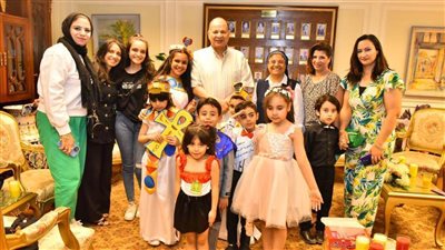 محافظ أسيوط يلتقي وفد أطفال وطلاب مدرسة راهبات نوتردام ديزابوتر