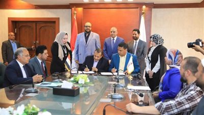 محافظ سوهاج يشهد توقيع بروتوكول تعاون لتنفيذ 500 وصلة مياه شرب للأسر الأولى بالرعاية