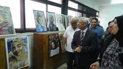 رئيس جامعة المنيا يفتتح المعارض الطلابية لأقسام الديكور والجرافيك بكلية الفنون