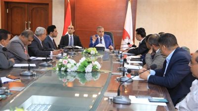 محافظ سوهاج يترأس اجتماع مجلس إدارة الهيئة الإقليمية لتنشيط السياحة