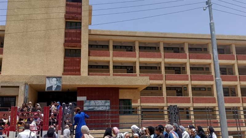 طلاب الشهادة الإعدادية