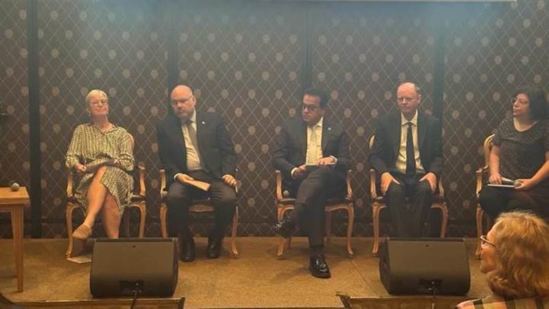 وزير الصحة خلال جلسة