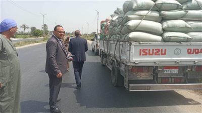 ضبط عدد من السيارات المحملة بـ 98 طنًا من محصول القمح بهدف الاحتكار بـ