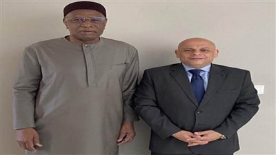 القائم بأعمال السفارة المصرية بطرابلس يلتقي الممثل الخاص للأمين العام للأمم المتحدة في ليبيا