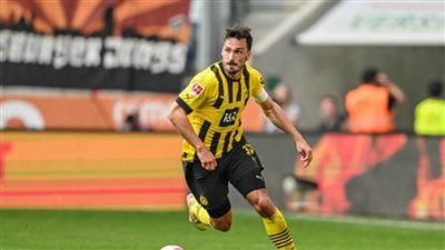 بوروسيا دورتموند يعلن تمديد عقد مدافعه هوملز حتى 2024