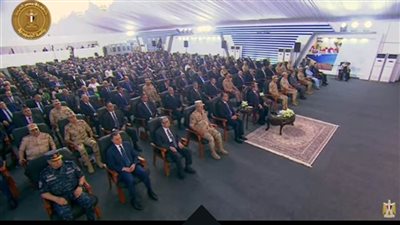 الرئيس السيسي يصل إلى مقر افتتاح مجمع مصانع إنتاج الكوارتز بالعين السخنة