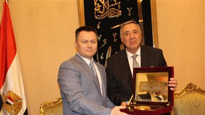 رئيس المحكمة الدستورية يلتقي النائب العام الروسي 