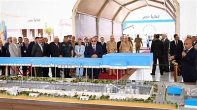 بالصور.. الرئيس يفتتح ويتفقد مجمع مصانع الكوارتز بالعين السخنة