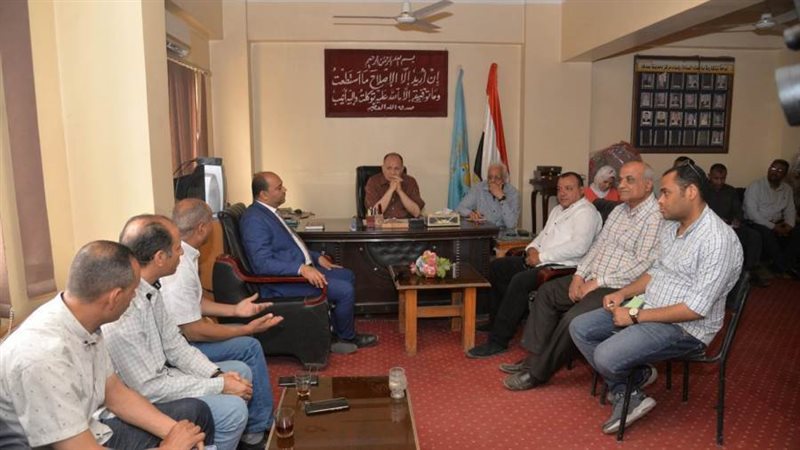 محافظ أسيوط يلتقي