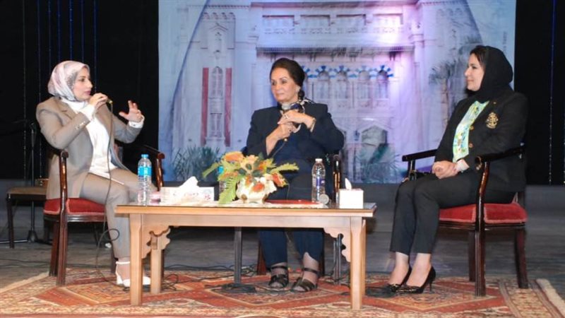 صالون ثقافي بعنوان