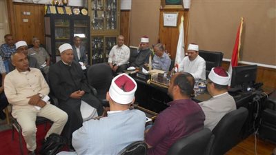 رئيس منطقة سوهاج الأزهرية يلتقي رؤساء مواد تصحيح الشهادتين الابتدائية والإعدادية