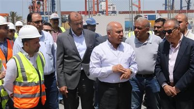 وزير النقل يتفقد تجهيزات وكفاءة التشغيل التجريبية لمحطة 