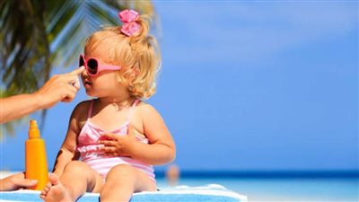 سنة أولى مامي.. نصائح لحماية طفلك من أشعة الشمس 