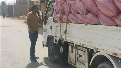 ضبط سيارة نصف نقل محملة بـ12 طن قمح دون تصريح بحي غرب المنيا