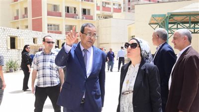 رئيس جامعة سوهاج يستقبل لجنة من القطاع الطبي بالأعلى للجامعات 