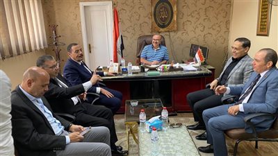 نواب شبرا الخيمة يبحثون أزمة القمامة مع ممثل وزارة البترول