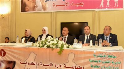 محافظ الإسكندرية يكرم الأمهات المثاليات في احتفالية مديرية التضامن