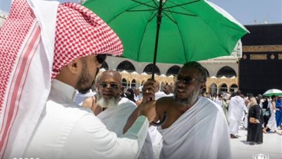 رئاسة شؤون الحرمين توزع 