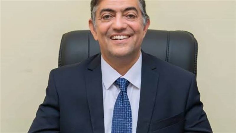 هشام عبدالعزيز رئيس