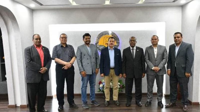 رئيس الجامعه يستقبل