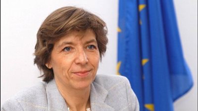 وزيرة الخارجية الفرنسية تدعو من اليونسكو إلى الحد من زيادة انتاج البلاستيك