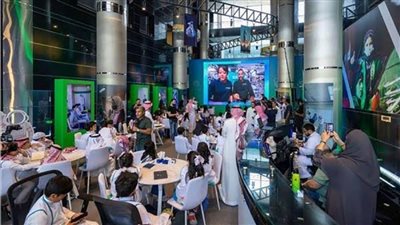 رائدا فضاء سعوديان يجريان تجربة 